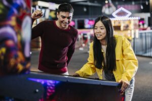 «Битгий наад гэж үү?» 10–15 минутын тоглоом бол зүгээр л амьсгаа авах мөч—харин Монголд хориг дуугарсаар